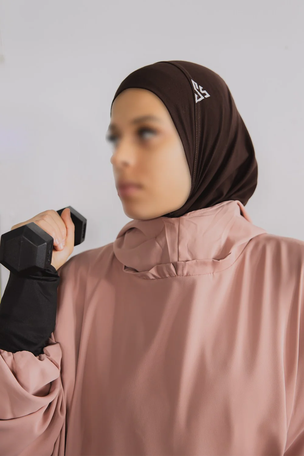 Hijab Sport Femme SafwaFlow™ – Respirant, Anti-Transpiration, Maintien Parfait, Confort Actif - Image 6